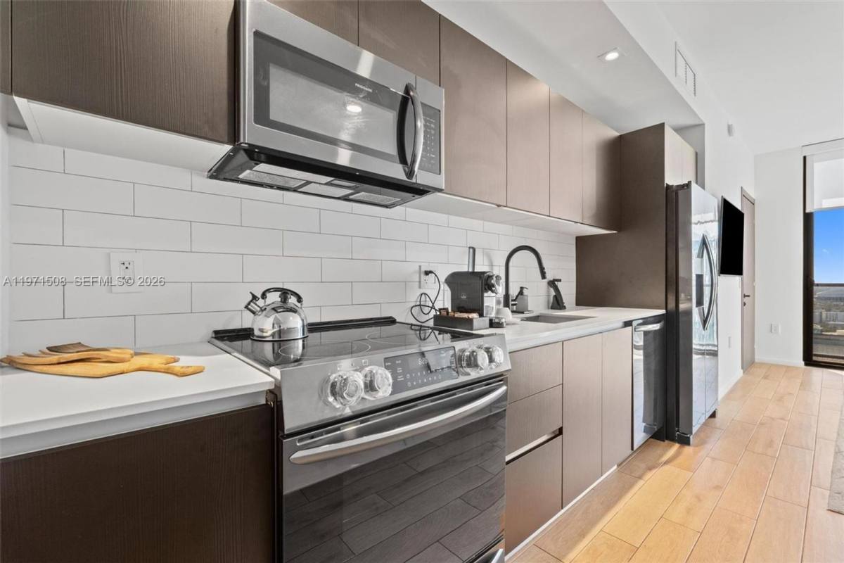 Apartment for rent at 398 NE 5th St, Miami, FL 33132
