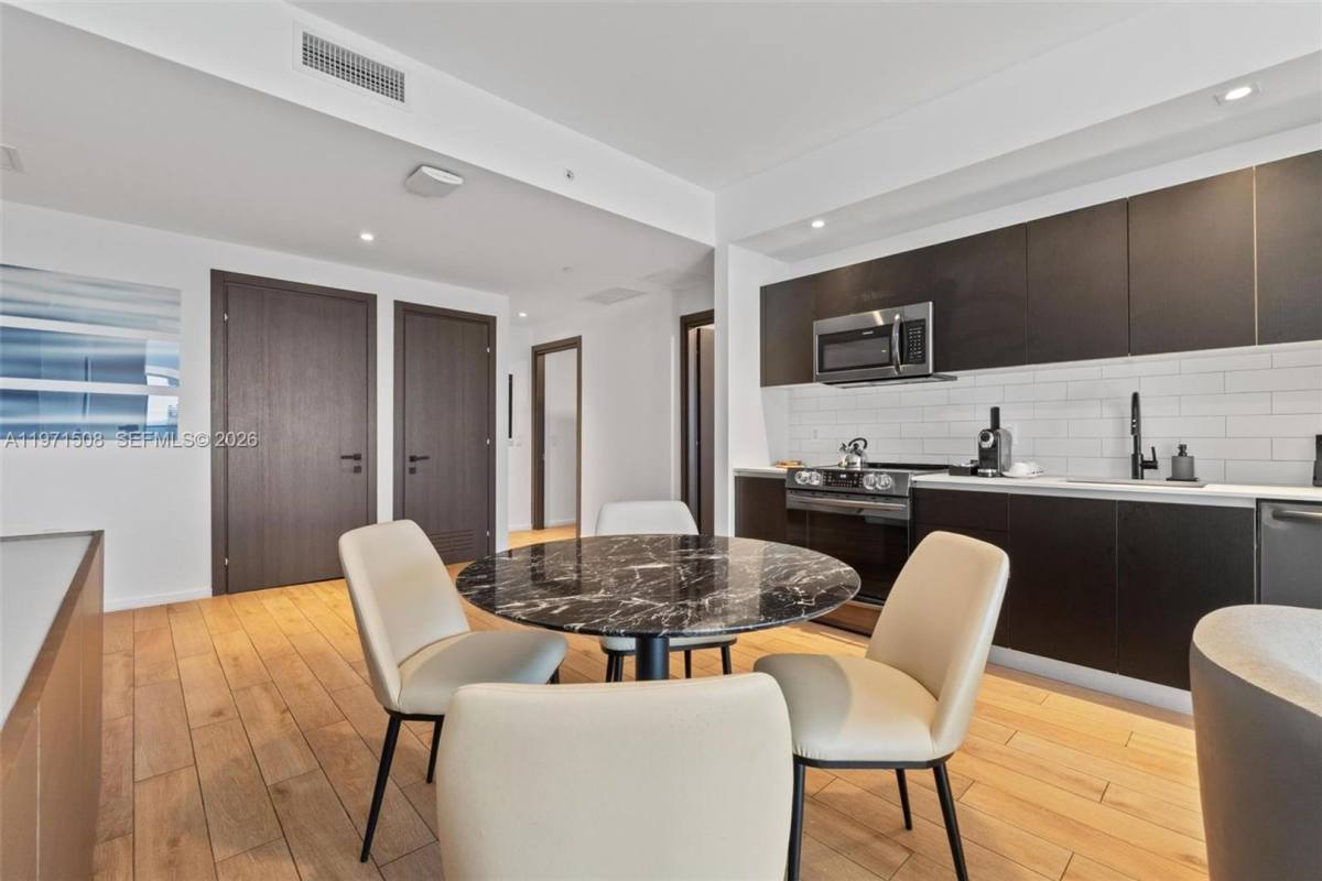 Apartment for rent at 398 NE 5th St, Miami, FL 33132