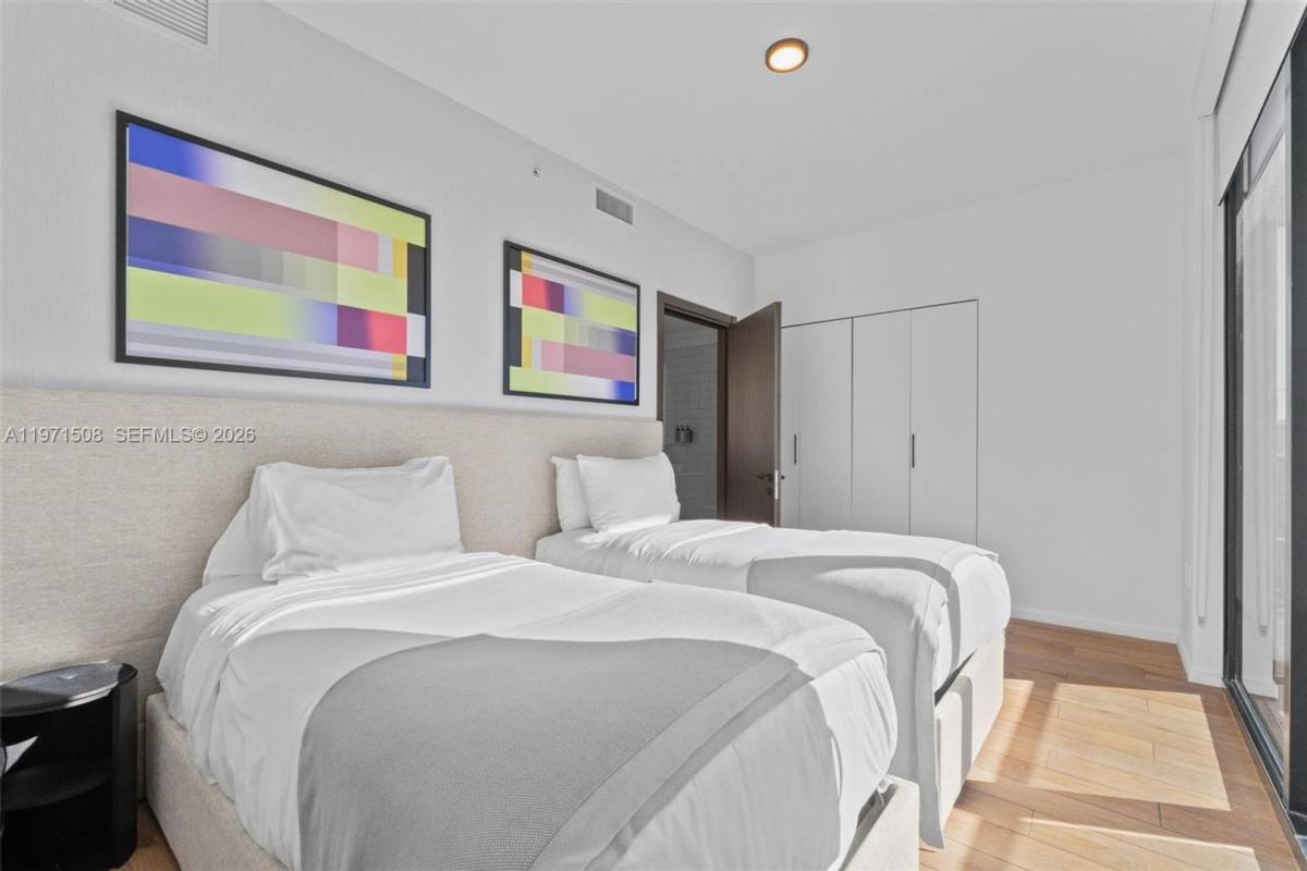 Apartment for rent at 398 NE 5th St, Miami, FL 33132