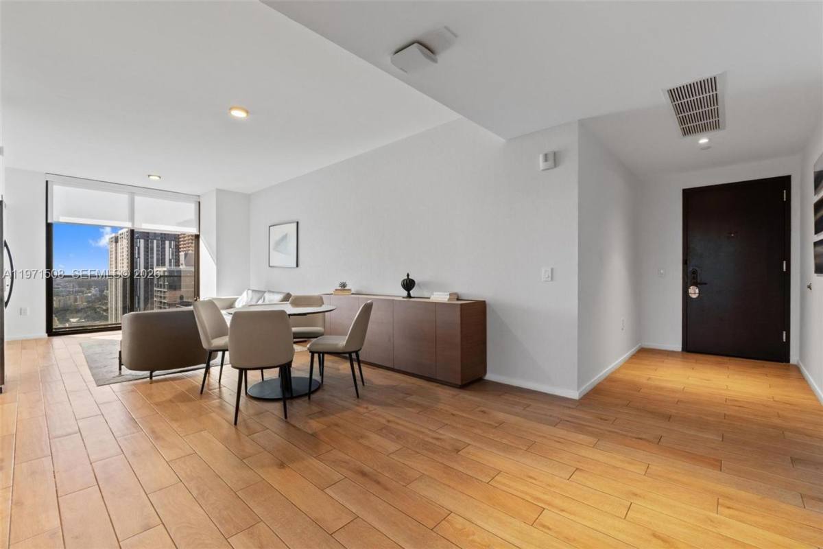 Apartment for rent at 398 NE 5th St, Miami, FL 33132