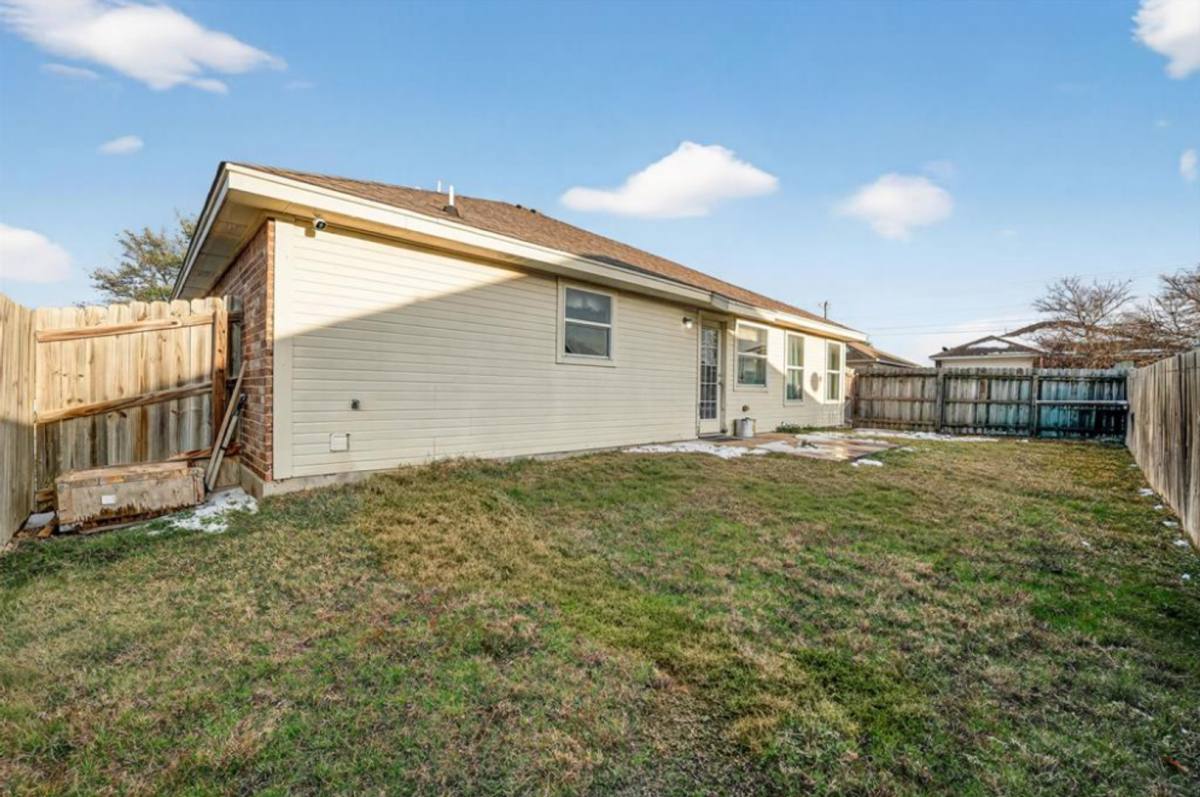 House for rent at 101 Soapstone Dr, Jarrell, TX 76537