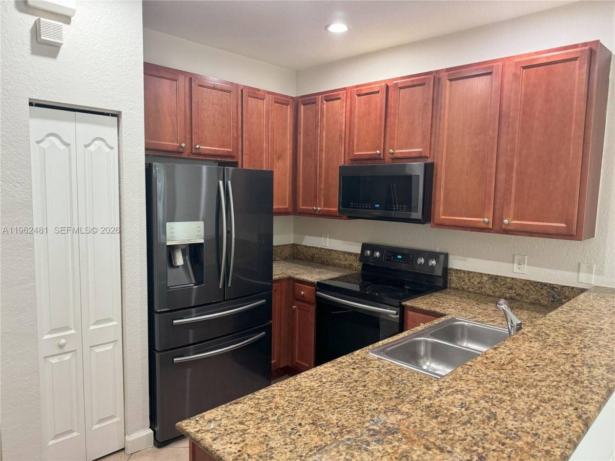Townhouse for rent at 1048 NE 30th Ave, Homestead, FL 33033