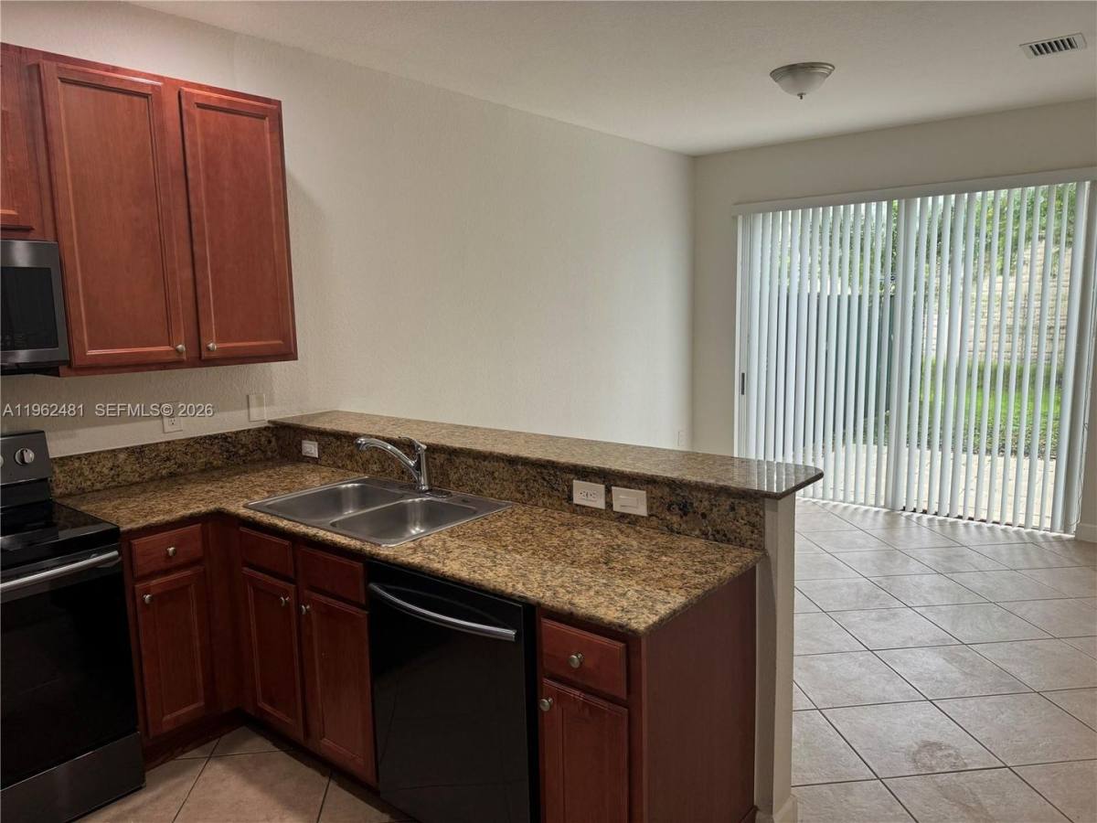 Townhouse for rent at 1048 NE 30th Ave, Homestead, FL 33033