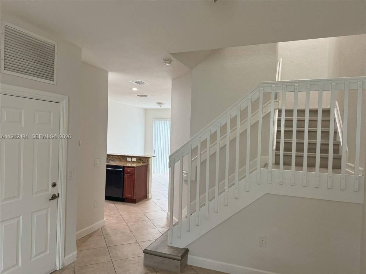 Townhouse for rent at 1048 NE 30th Ave, Homestead, FL 33033