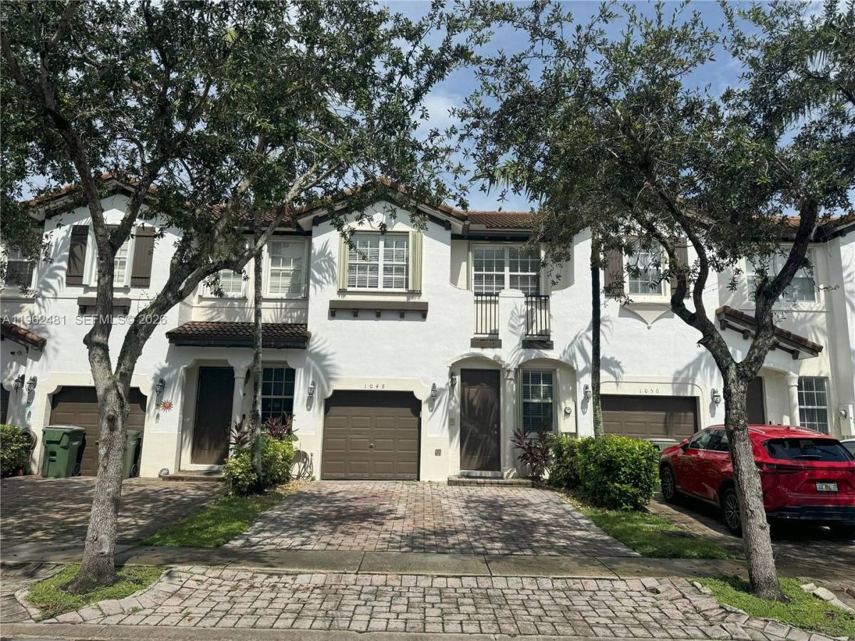 Townhouse for rent at 1048 NE 30th Ave, Homestead, FL 33033