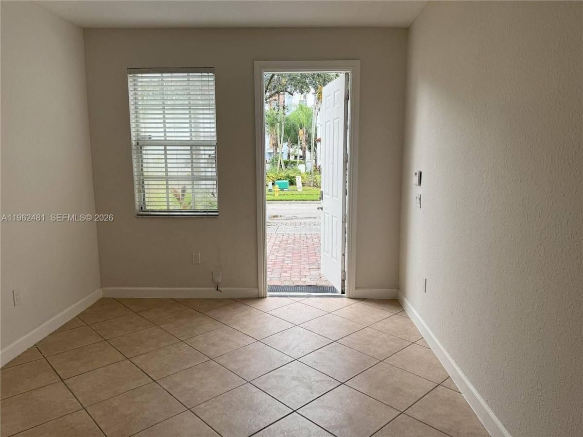 Townhouse for rent at 1048 NE 30th Ave, Homestead, FL 33033