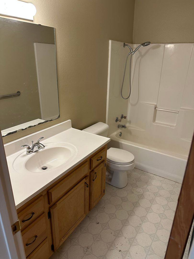 Apartment for rent at 911 W 16th, Mount Pleasant, TX 75455