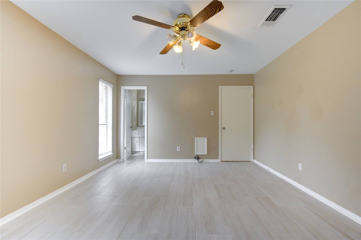 Apartment for rent at 3412 Ave R, Rosenberg, TX 77471