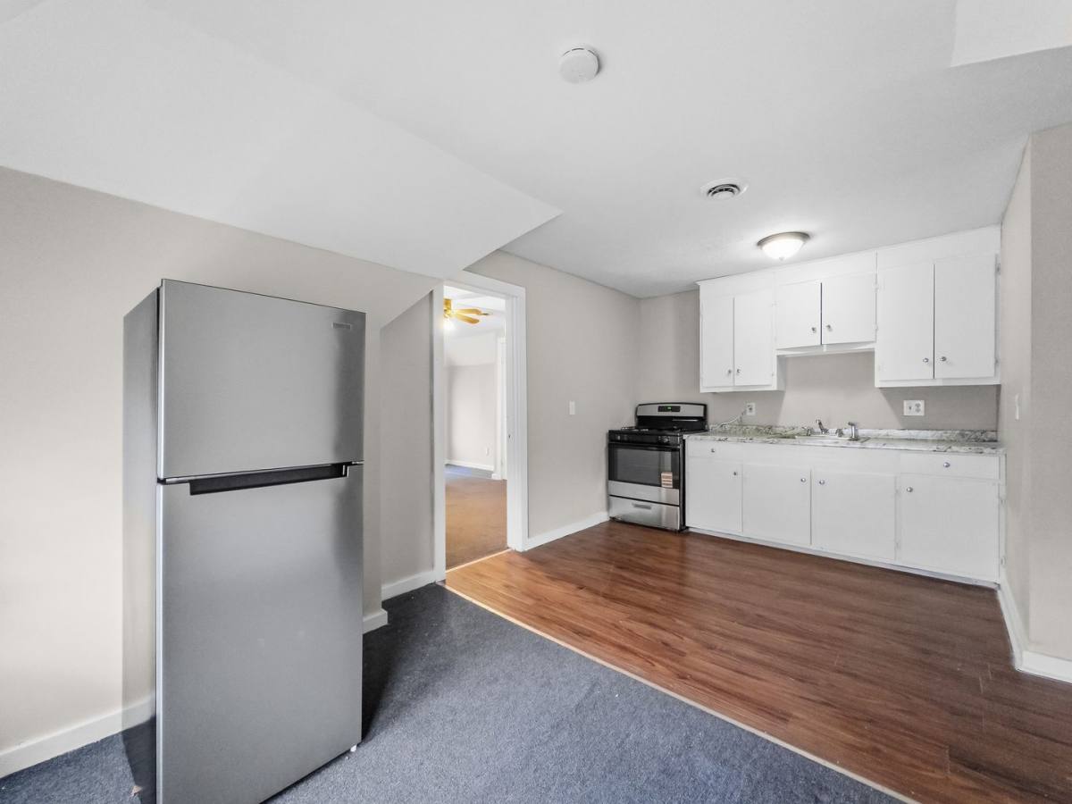 Apartment for rent at 286-288 Pine St, Holyoke, MA 01040