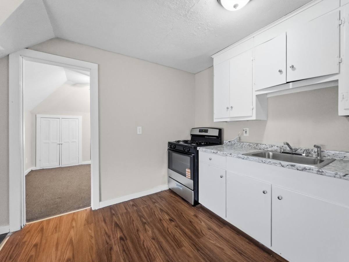 Apartment for rent at 286-288 Pine St, Holyoke, MA 01040