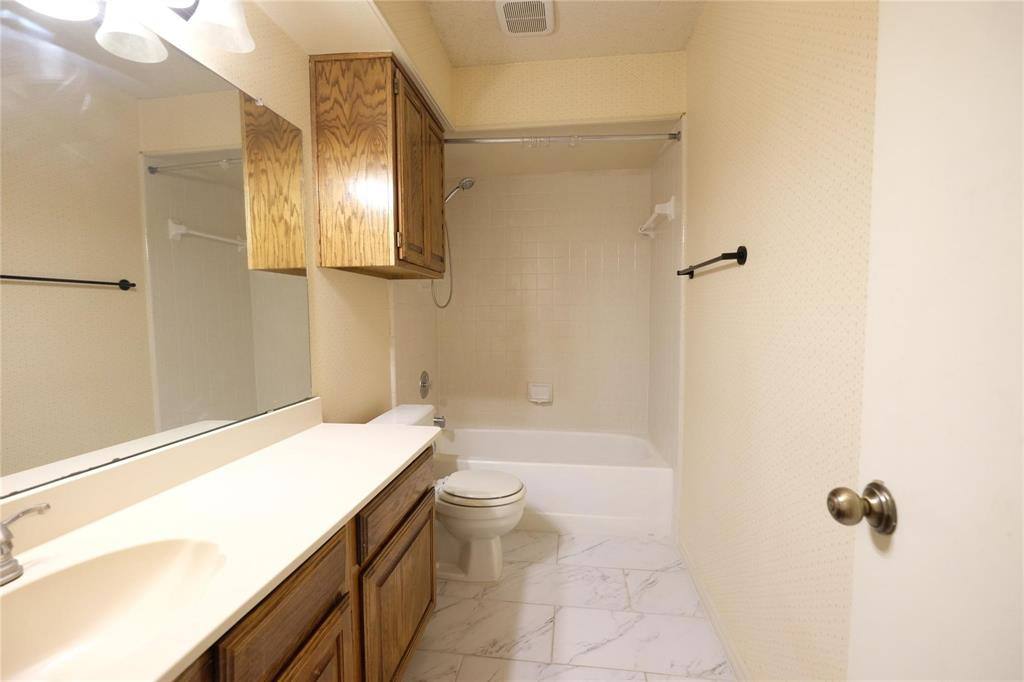 Apartment for rent at 1612 Valencia Dr, Plano, TX 75074