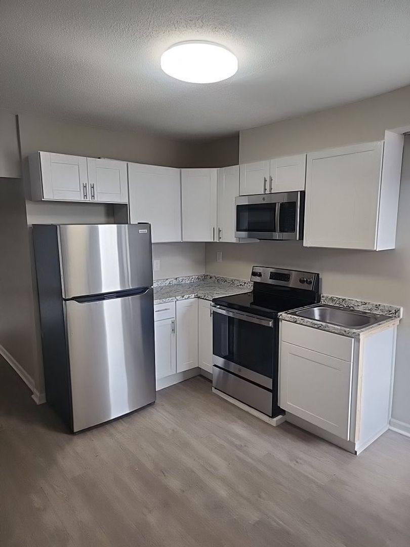 Apartment for rent at 222-224 Maple Ave, Hartford, CT 06114