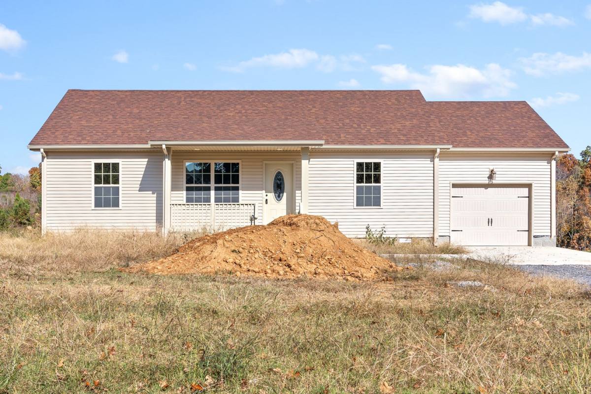 House for rent at 829 Southside Rd, Cunningham, TN 37052