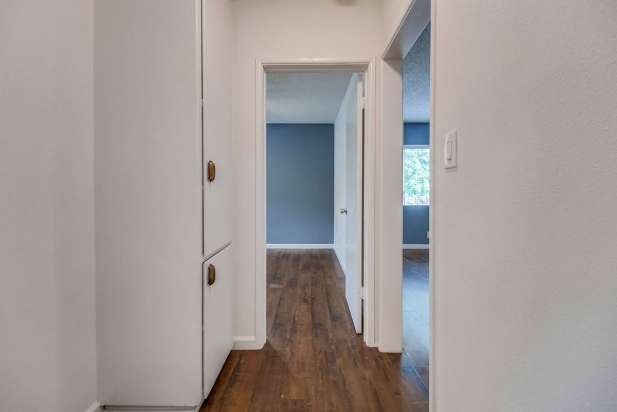 Apartment for rent at 2485 Venice Blvd #4, Los Angeles, CA 90019
