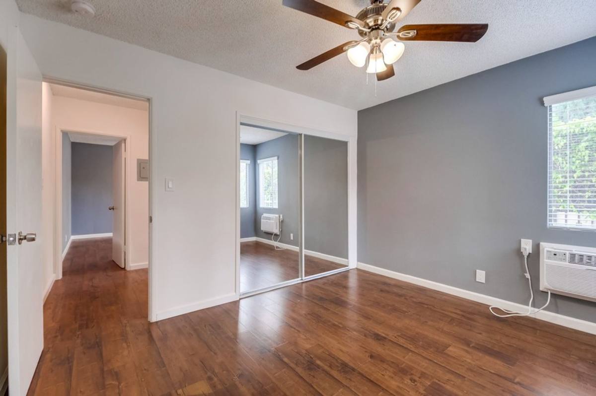 Apartment for rent at 2485 Venice Blvd #4, Los Angeles, CA 90019