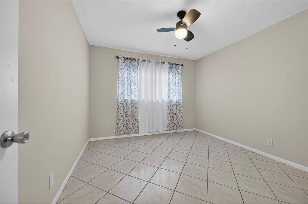 Apartment for rent at 5300 Washington St #5300H136, Hollywood, FL 33021