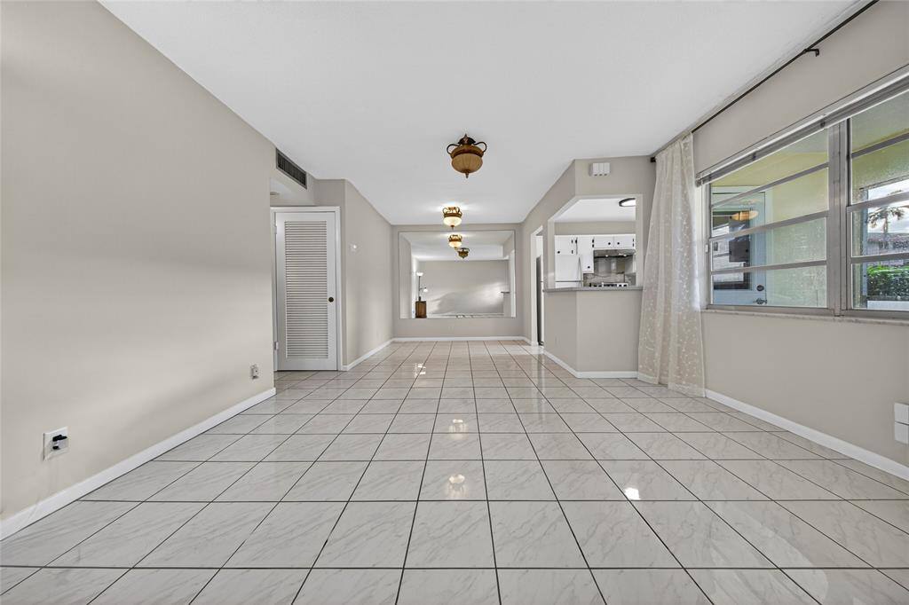 Apartment for rent at 5300 Washington St #5300H136, Hollywood, FL 33021