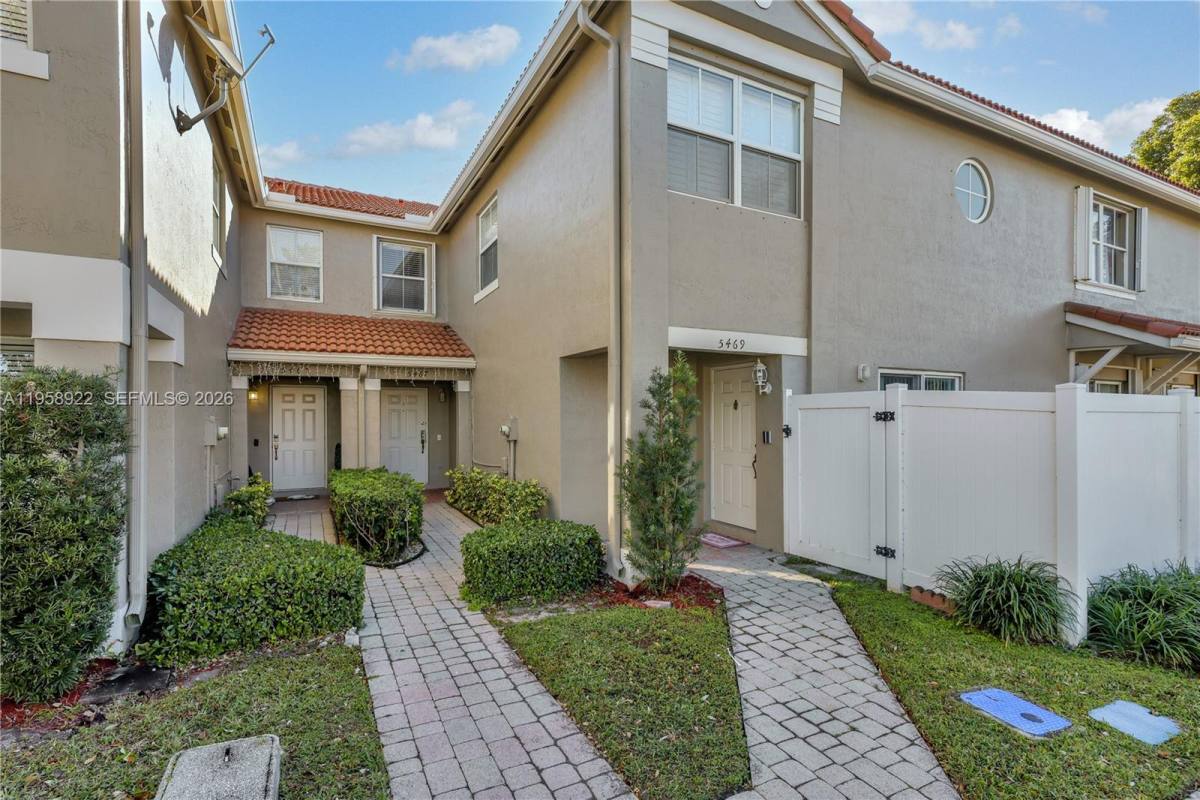 Townhouse for rent at 5467 SW 125th Terrace, Hollywood, FL 33027
