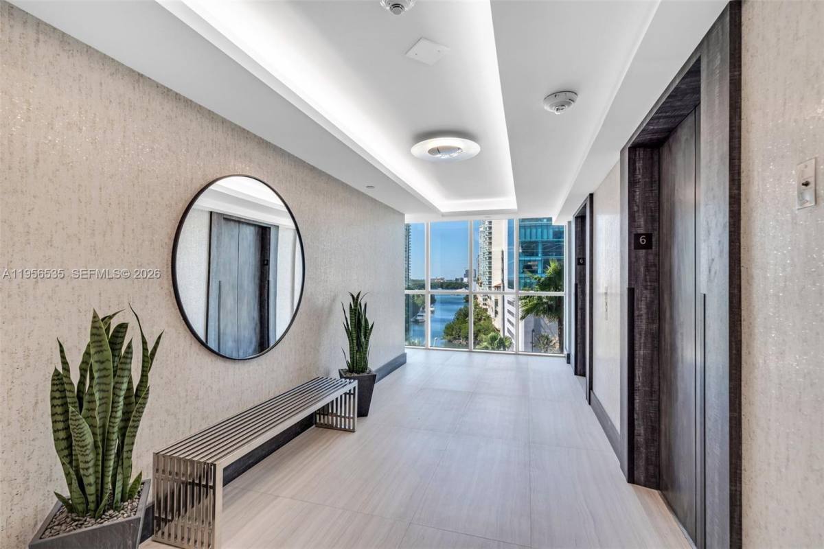 Apartment for rent at 16485 Collins Ave #632, North Miami Beach, FL 33160