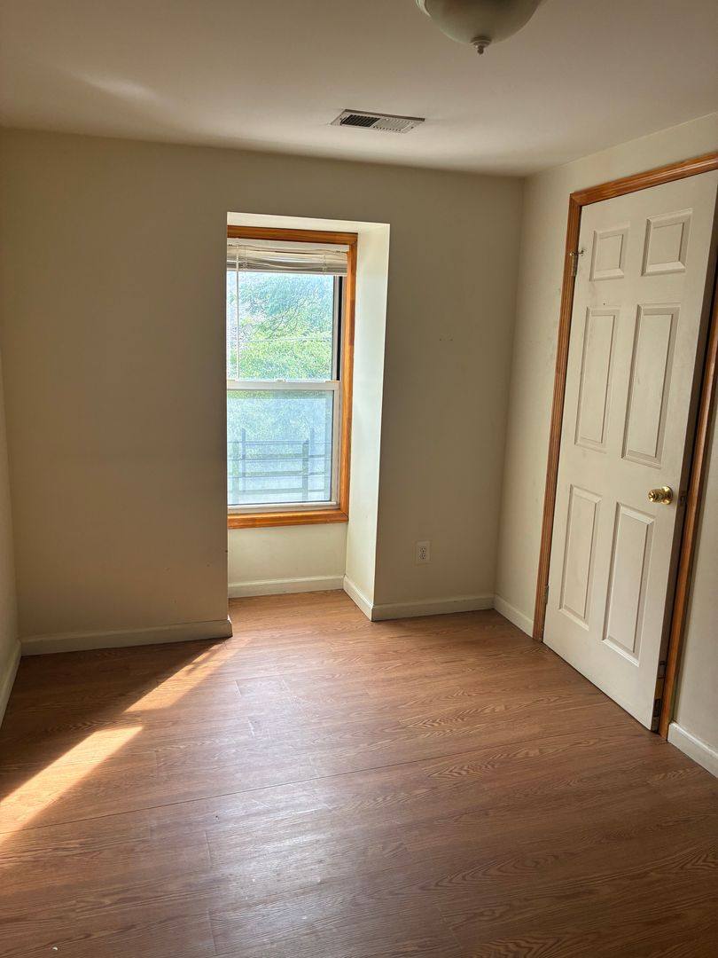 Apartment for rent at 53 Bates St, Pittsburgh, PA 15213