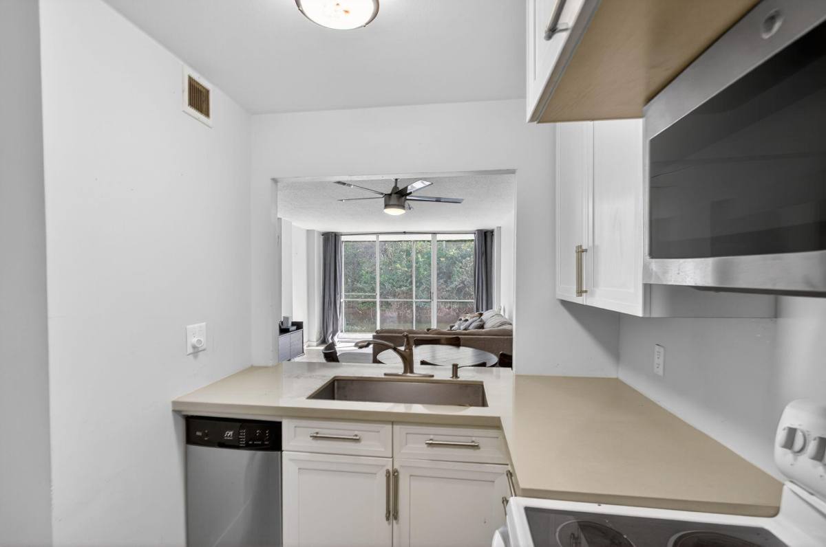 Condo for rent at 107 Royal Park Dr #1071E, Fort Lauderdale, FL 33309