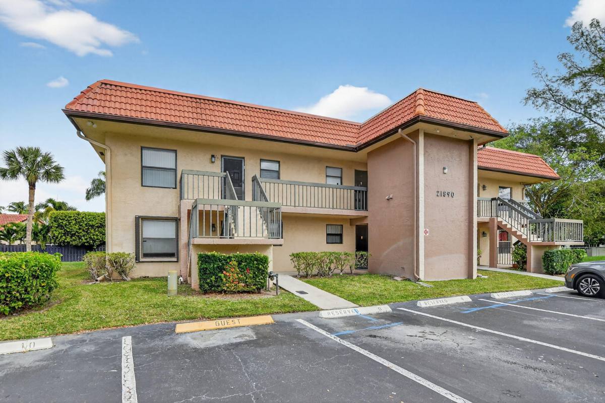Apartment for rent at 21890 Lake Forest Circle #201, Boca Raton, FL 33433