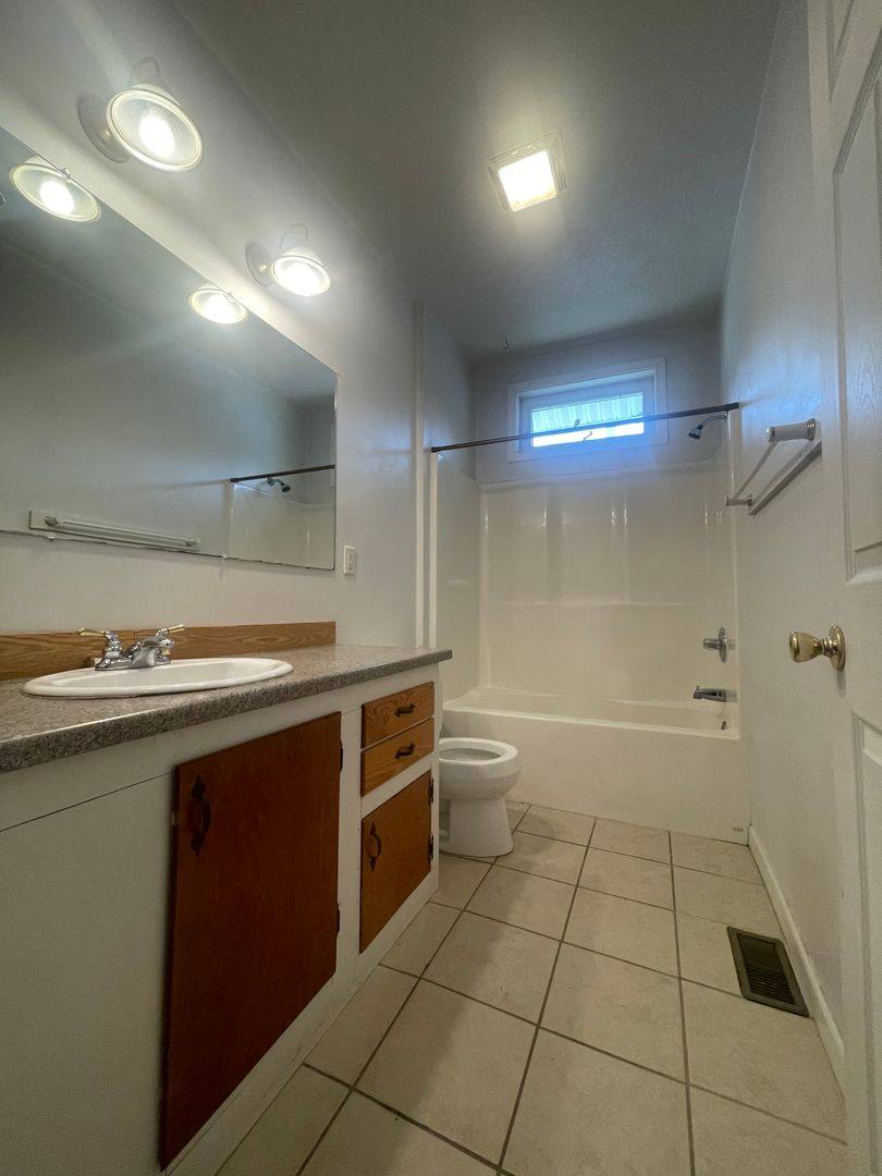 Apartment for rent at 321 E College, Carbondale, IL 62901