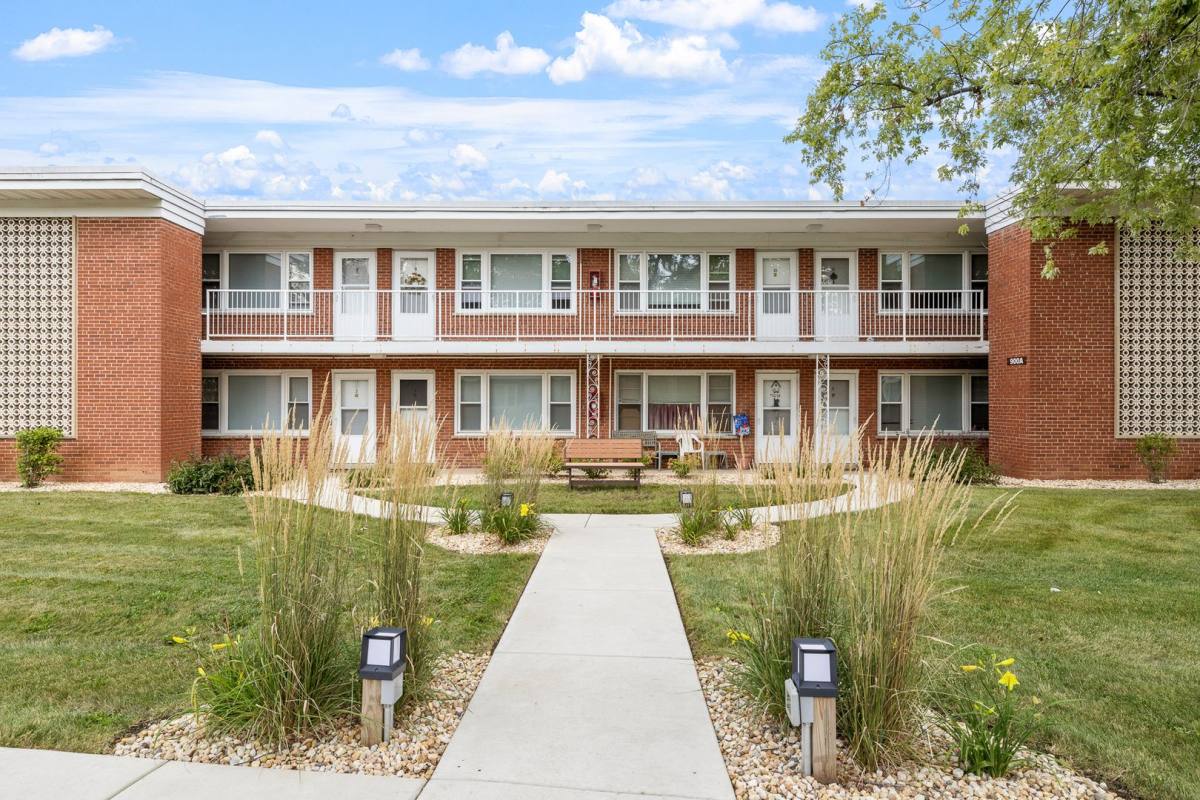 Apartment for rent at 900B Crescent St, Wheaton, IL 60187