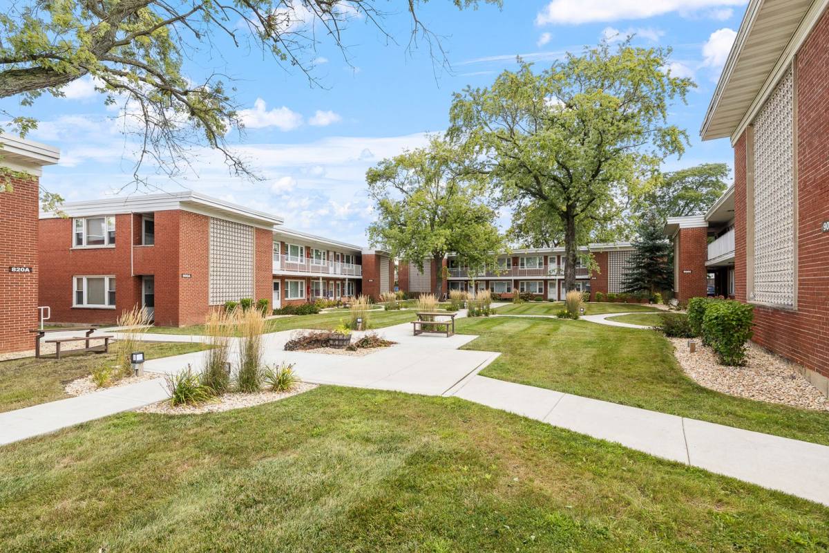 Apartment for rent at 900B Crescent St, Wheaton, IL 60187