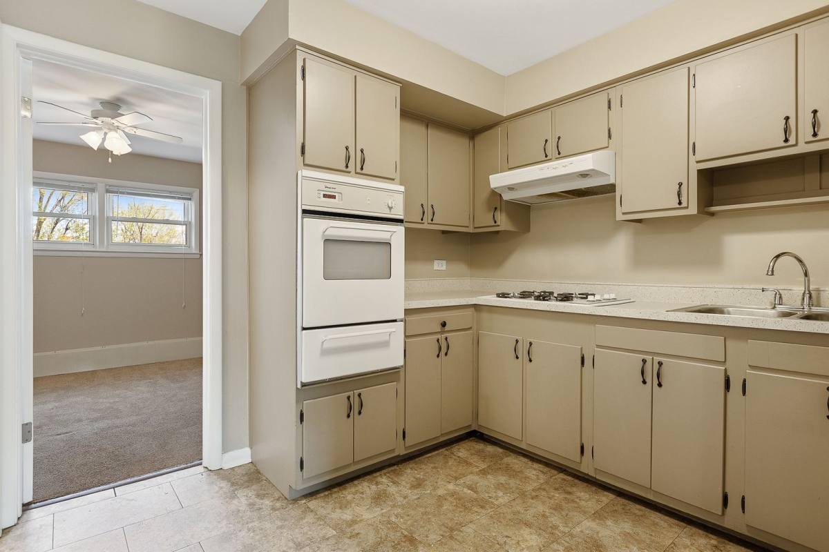 Apartment for rent at 900B Crescent St, Wheaton, IL 60187