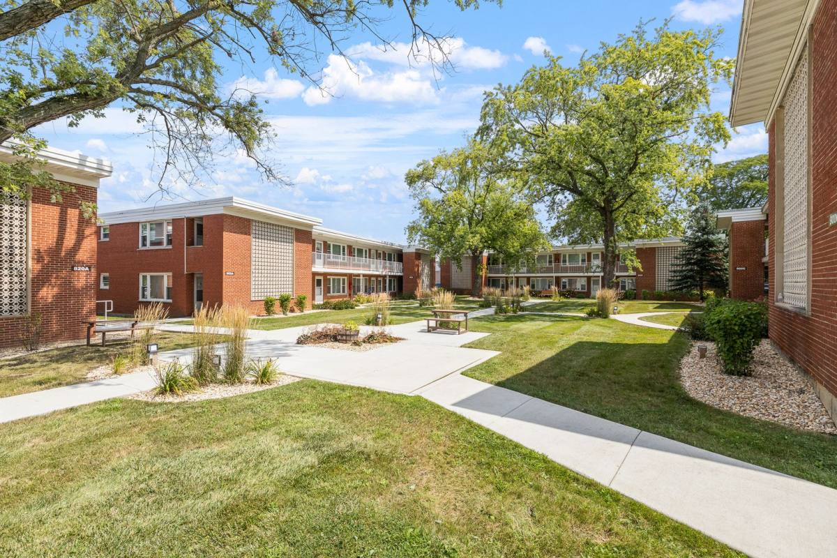 Apartment for rent at 900B Crescent St, Wheaton, IL 60187