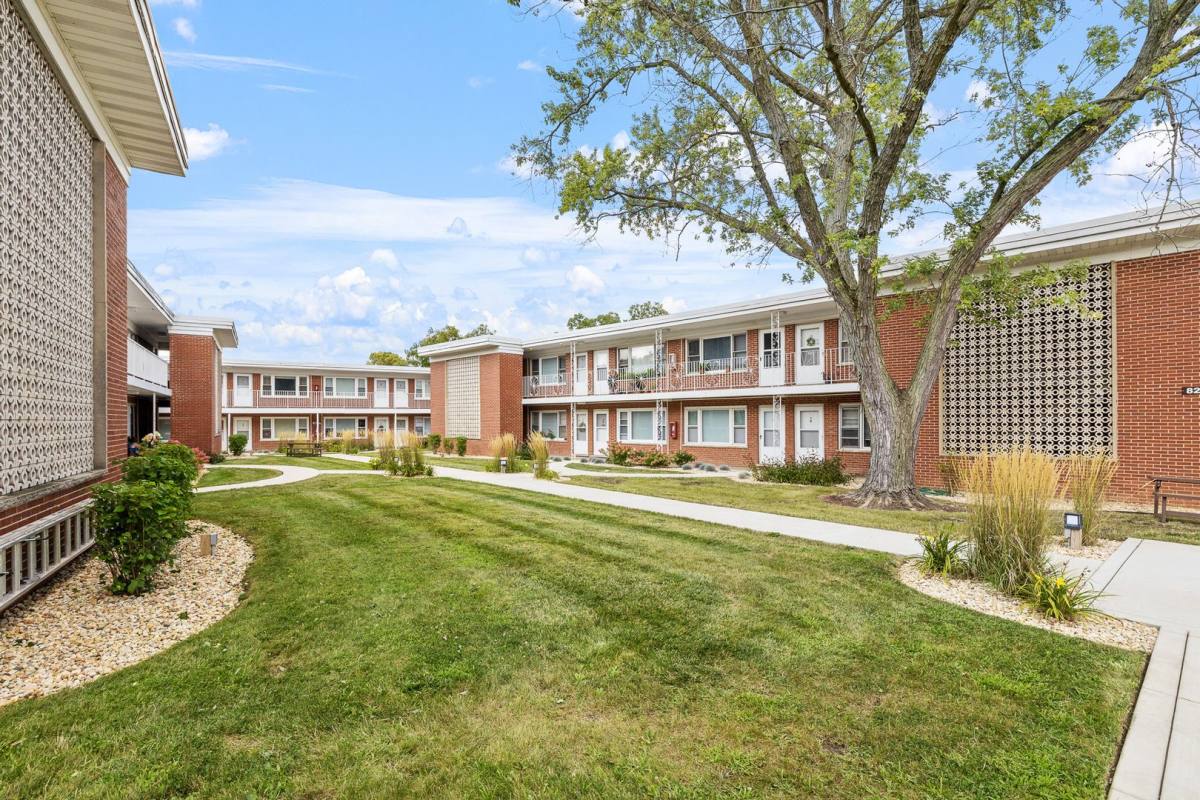 Apartment for rent at 900B Crescent St, Wheaton, IL 60187