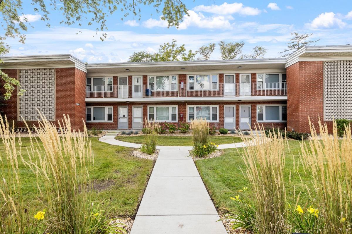 Apartment for rent at 900B Crescent St, Wheaton, IL 60187