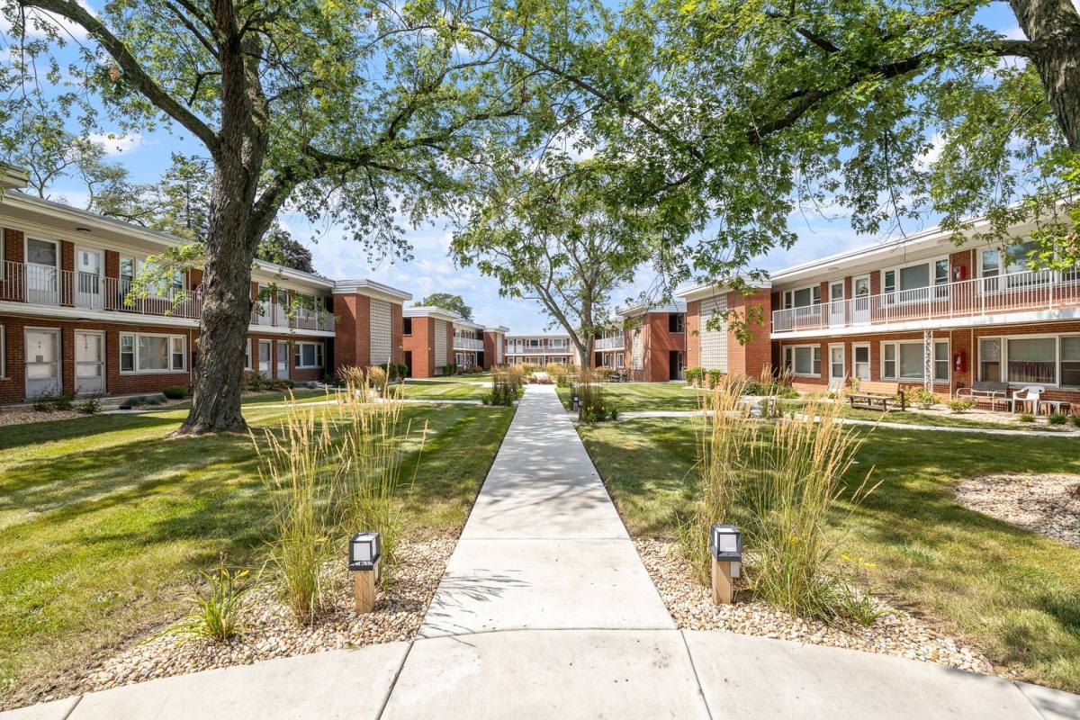 Apartment for rent at 900B Crescent St, Wheaton, IL 60187