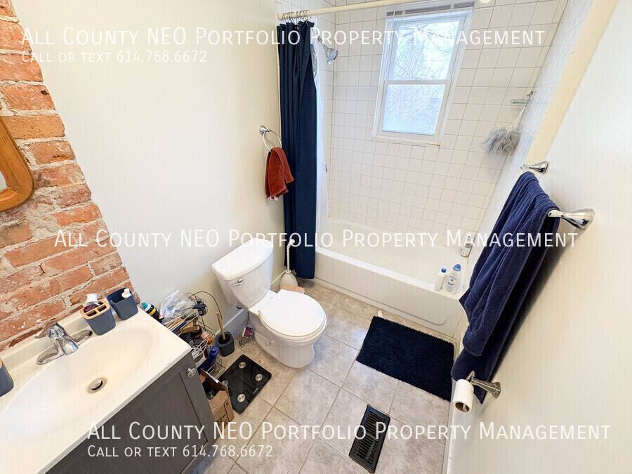 Apartment for rent at 908 Ellsworth Ave, Columbus, OH 43206