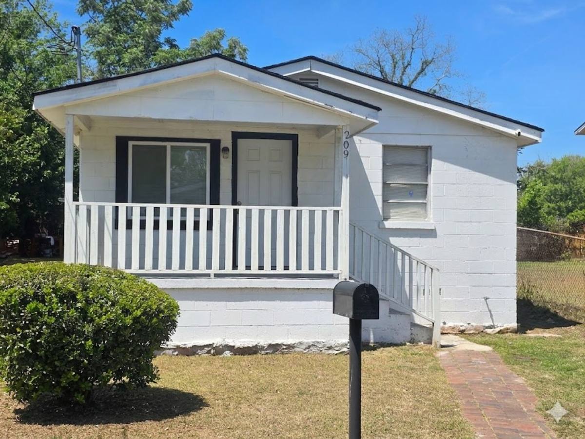 House for rent at 209 Baker St, Savannah, GA 31415