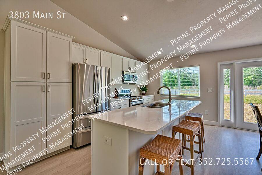 House for rent at 3803 Main St, Hawthorne, FL 32640