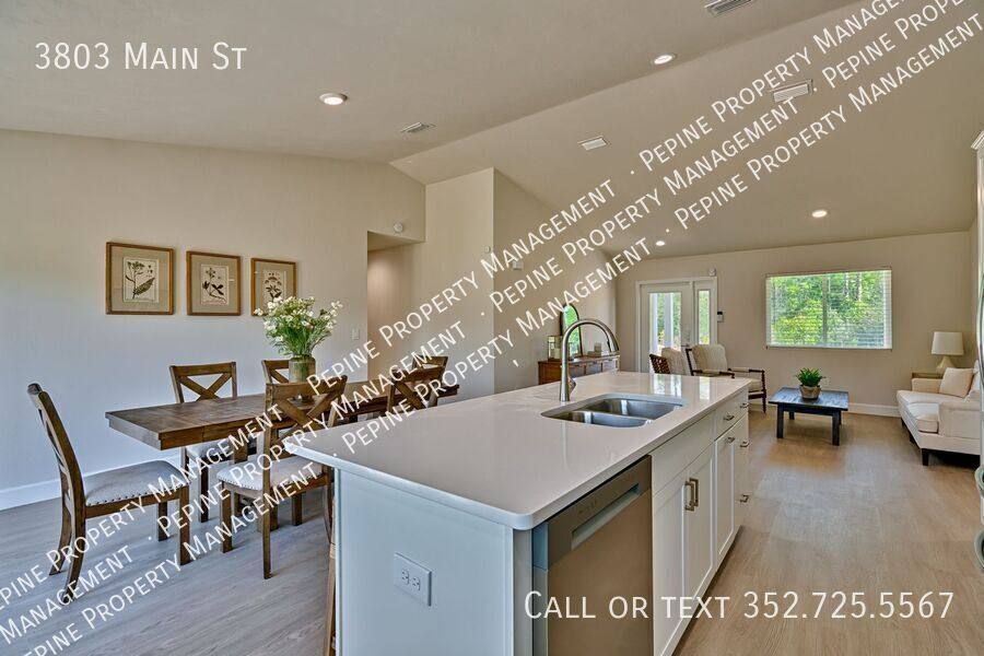 House for rent at 3803 Main St, Hawthorne, FL 32640