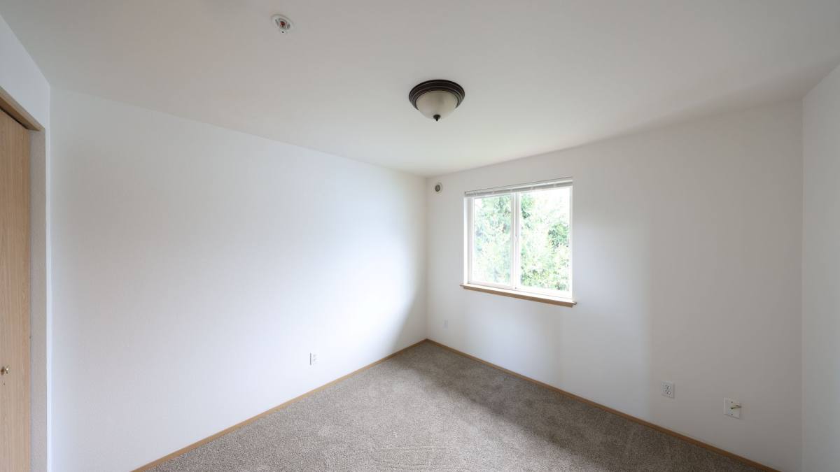 Townhouse for rent at 434 S Oak Harbor St, Oak Harbor, WA 98277