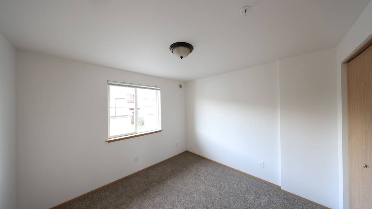 Townhouse for rent at 434 S Oak Harbor St, Oak Harbor, WA 98277