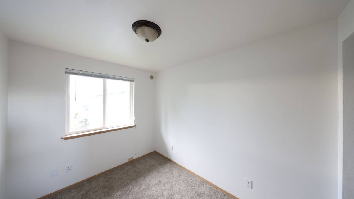 Townhouse for rent at 434 S Oak Harbor St, Oak Harbor, WA 98277