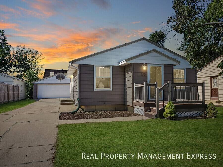 3617 S Hawthorne Ave, Sioux Falls, SD 57105