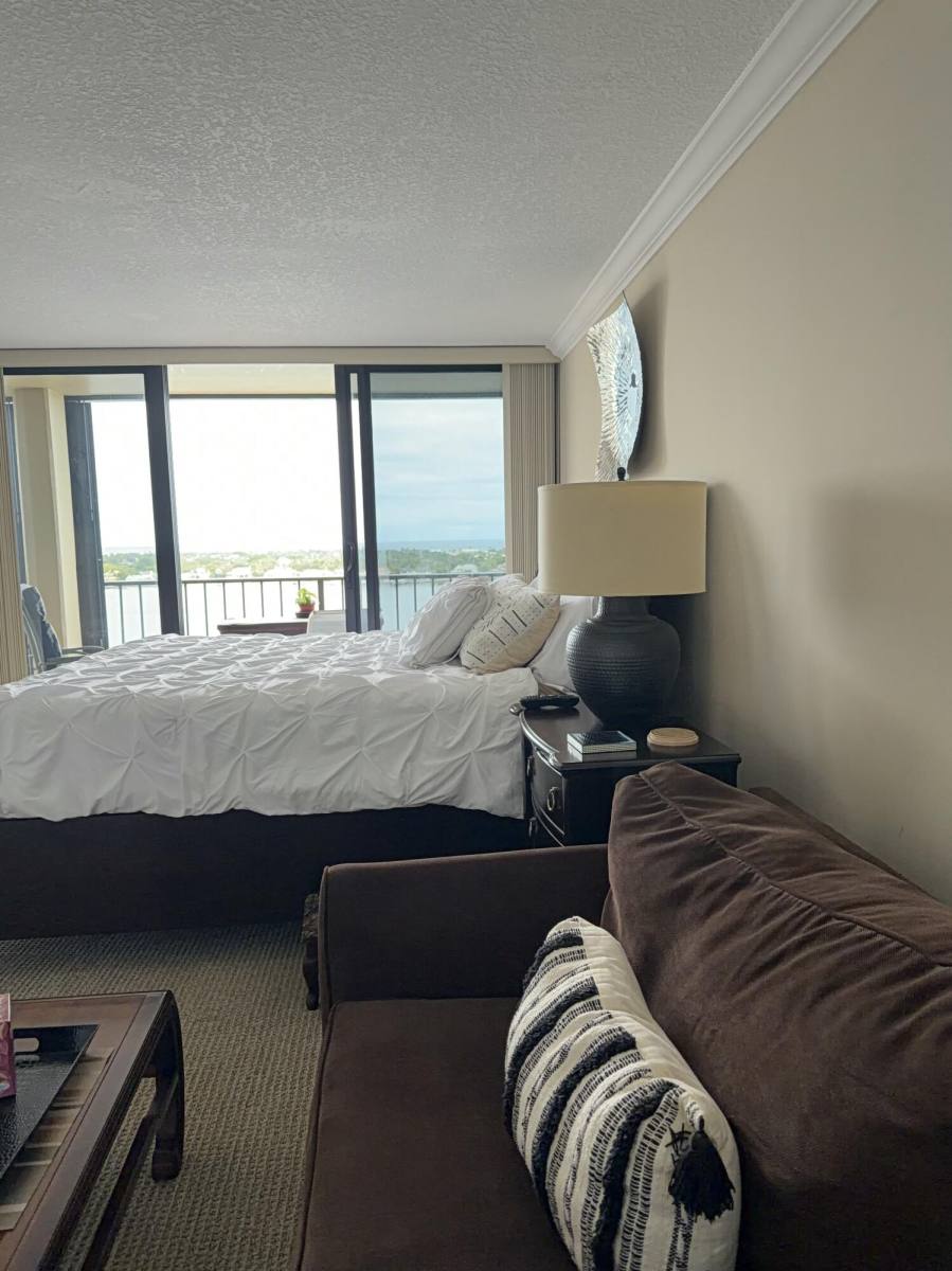Apartment for rent at 130 Lakeshore Dr #130PH 22, North Palm Beach, FL 33408
