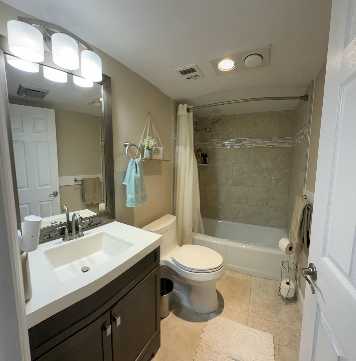 Apartment for rent at 130 Lakeshore Dr #130PH 22, North Palm Beach, FL 33408