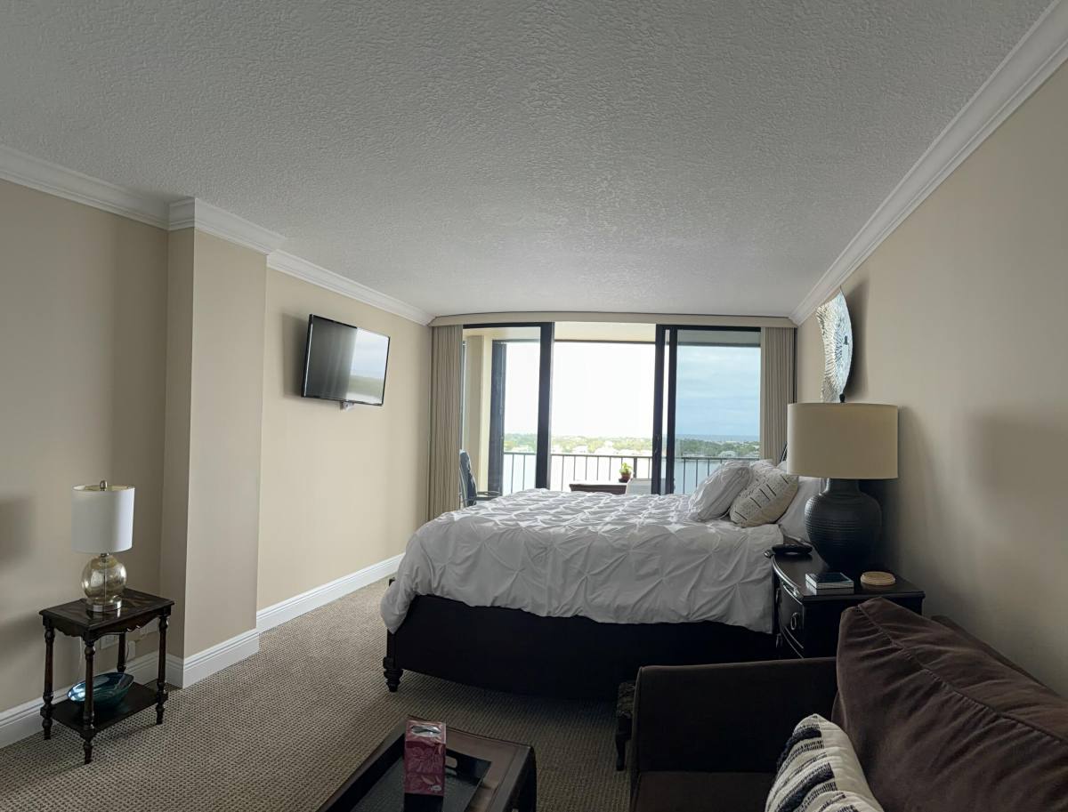 Apartment for rent at 130 Lakeshore Dr #130PH 22, North Palm Beach, FL 33408