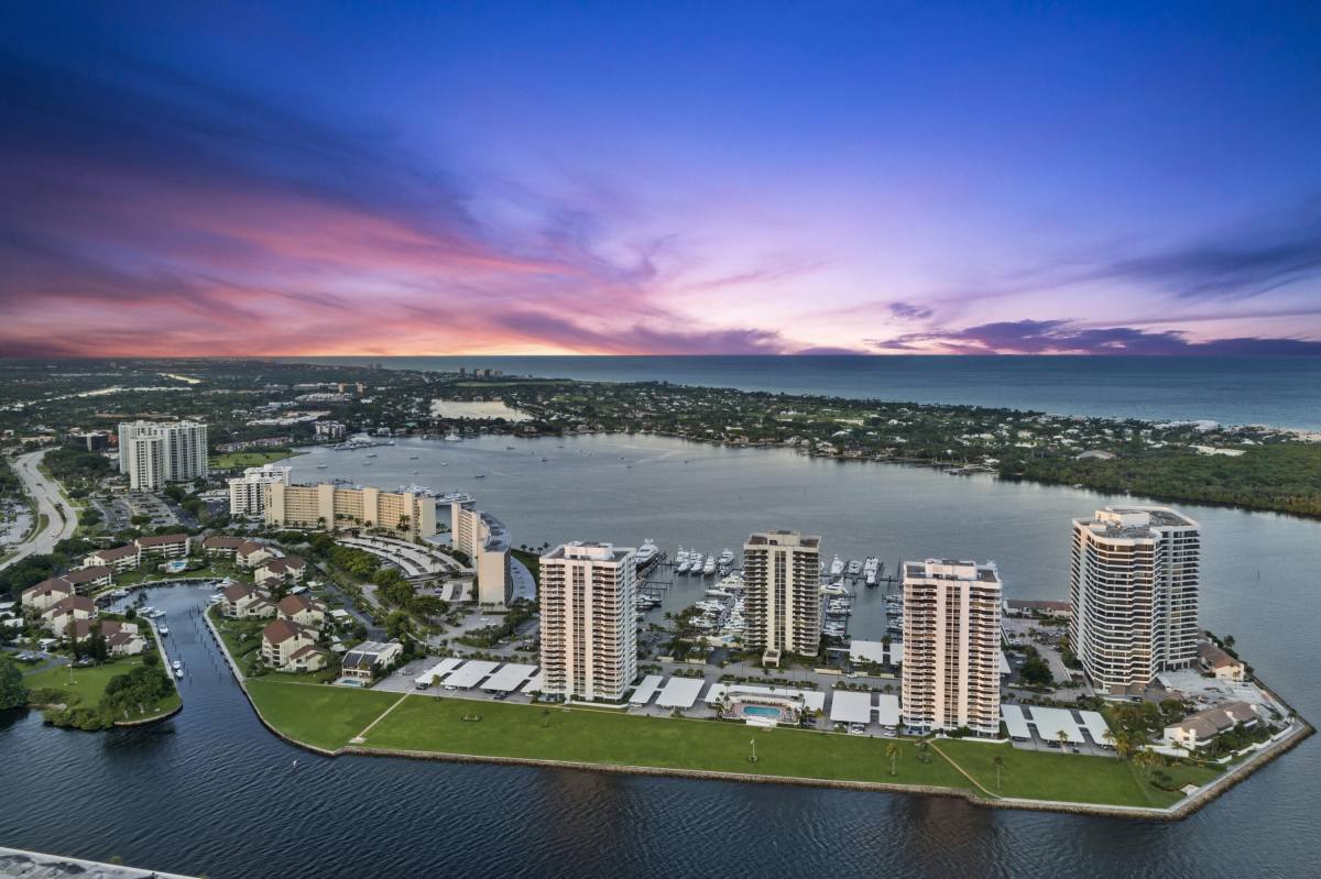 Apartment for rent at 130 Lakeshore Dr #130PH 22, North Palm Beach, FL 33408