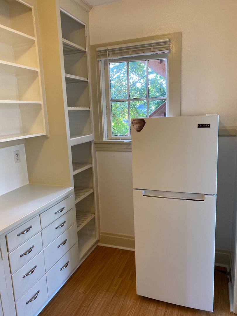 Apartment for rent at 687 14th St, Astoria, OR 97103