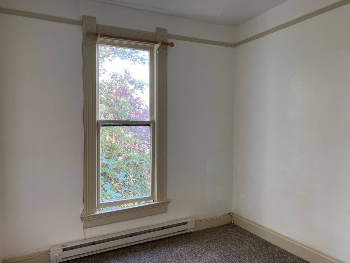 Apartment for rent at 687 14th St, Astoria, OR 97103