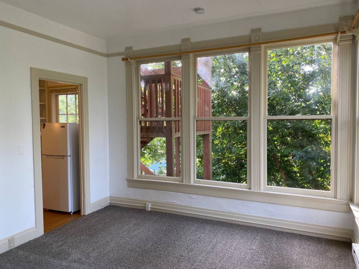 Apartment for rent at 687 14th St, Astoria, OR 97103