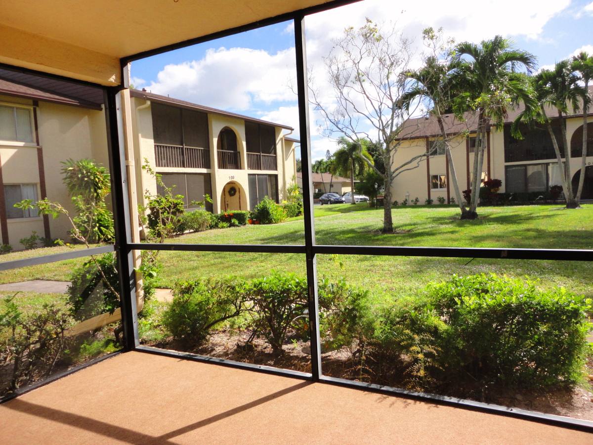Apartment for rent at 110 Lake Pine Circle #110B1, Lake Worth, FL 33463